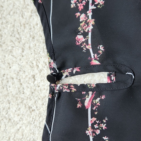 Tops - Picture 6 of 7